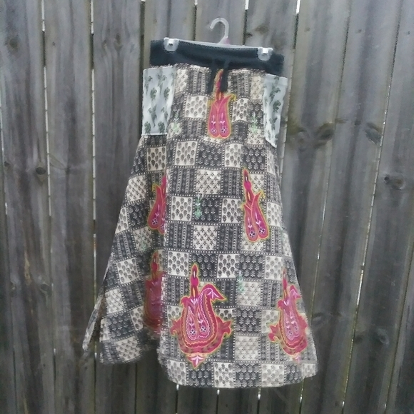 Beefreetreasures Handmade whimsical skirt size M/L - Picture 1 of 4